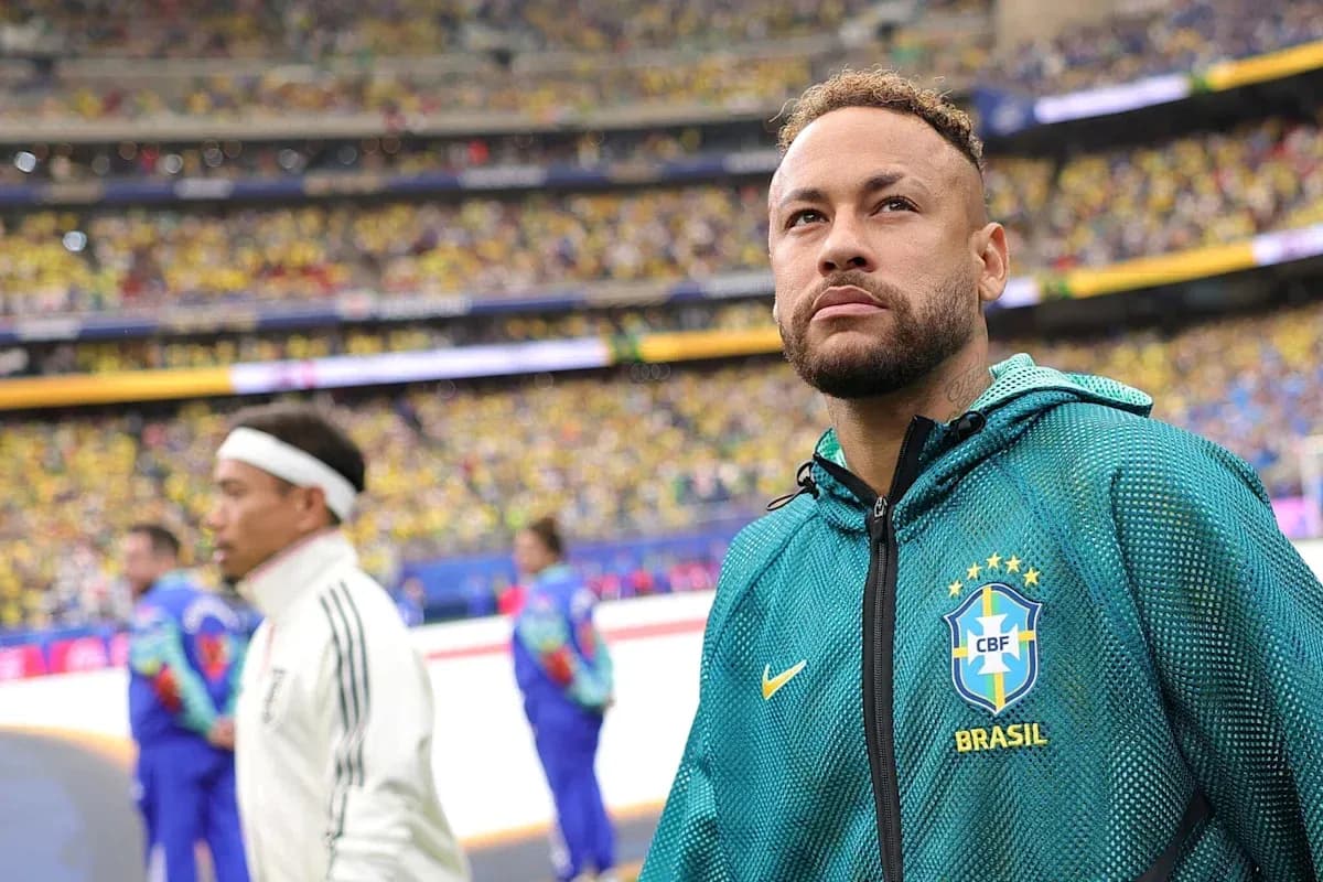 Neymar en el campo antes del partido con Brasil