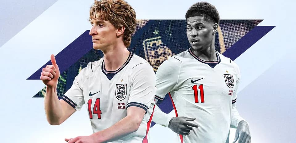 Jugadores de Inglaterra en uniforme durante sesión de entrenamiento