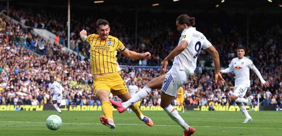 Jugadores compitiendo en Leeds contra Brighton