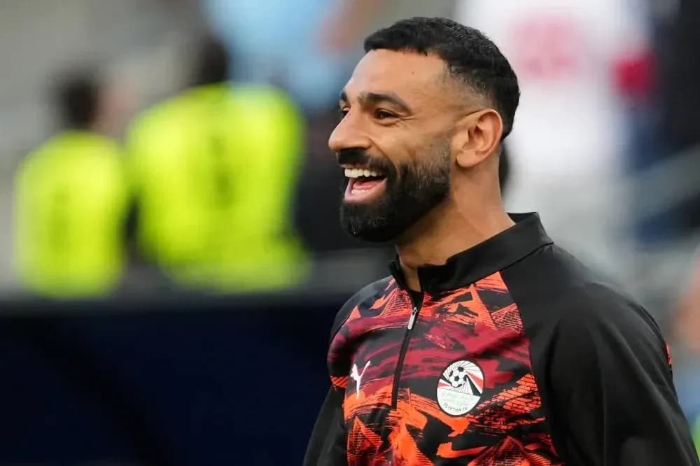 Jugador sonriente en el calentamiento antes del partido