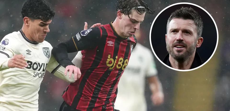 Jugadores de Bournemouth y West Ham compitiendo por el balón