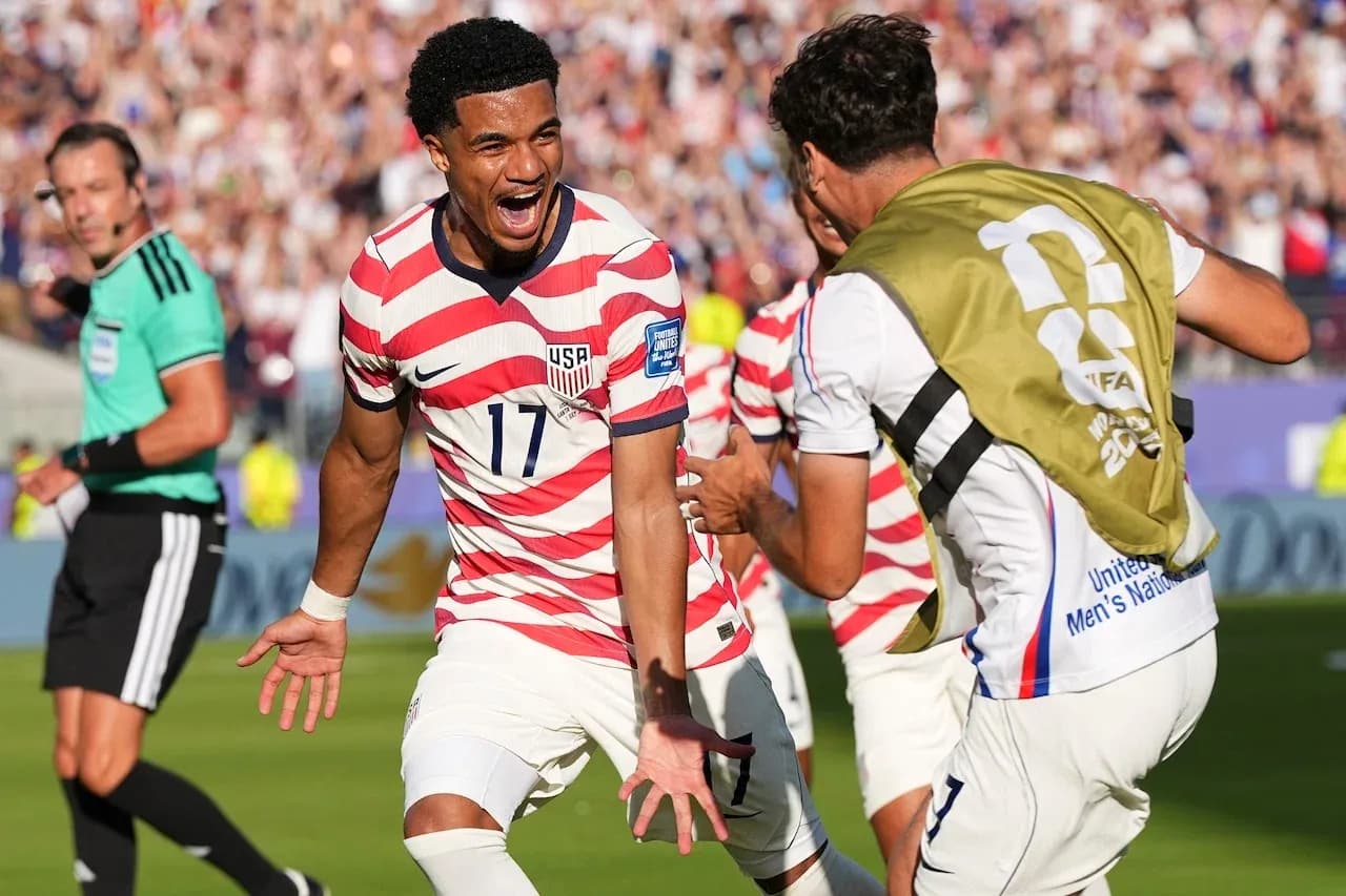 Jugador de EE.UU. celebrando un gol