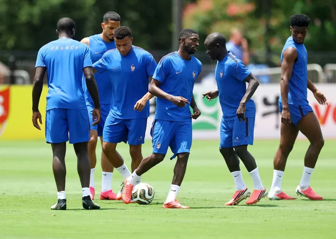 Jugadores de Francia entrenando para el Mundial