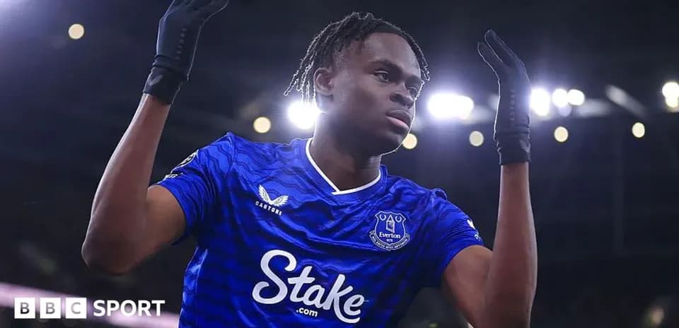 Jugador de Everton celebrando un gol en el estadio
