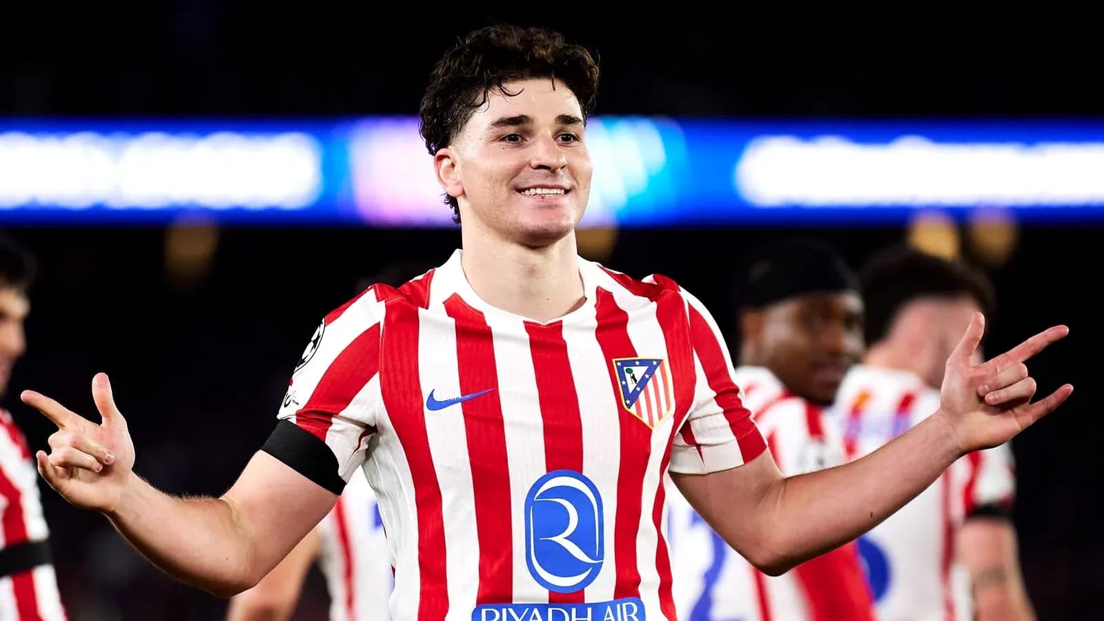Jugador de Atlético de Madrid celebrando en el campo