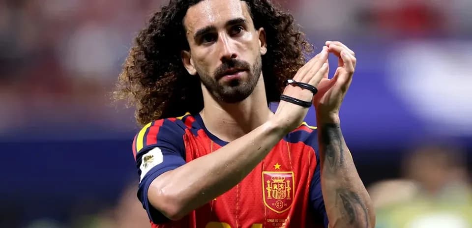 Jugador aplaudiendo en partido de la selección española