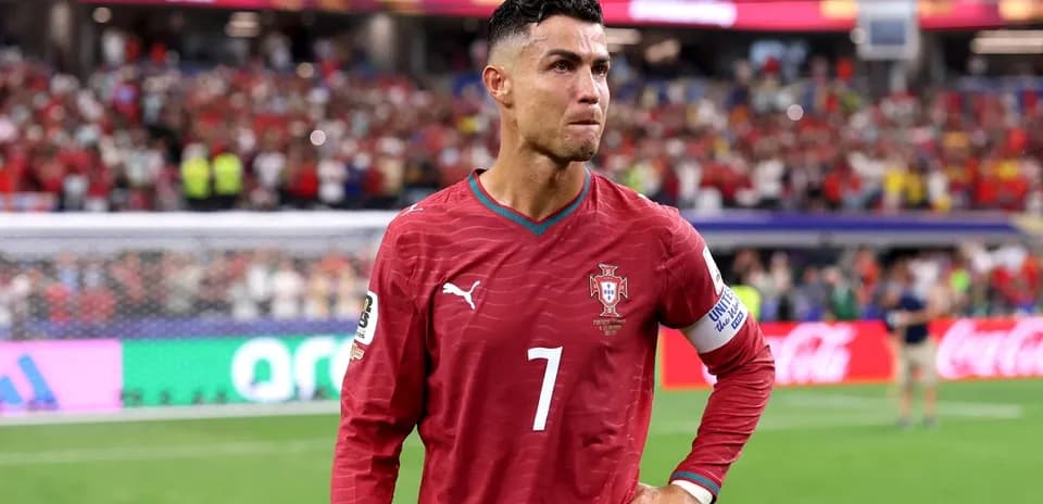Cristiano Ronaldo en partido de Portugal con aficionados