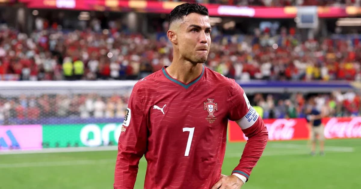 Cristiano Ronaldo en partido de Portugal con aficionados