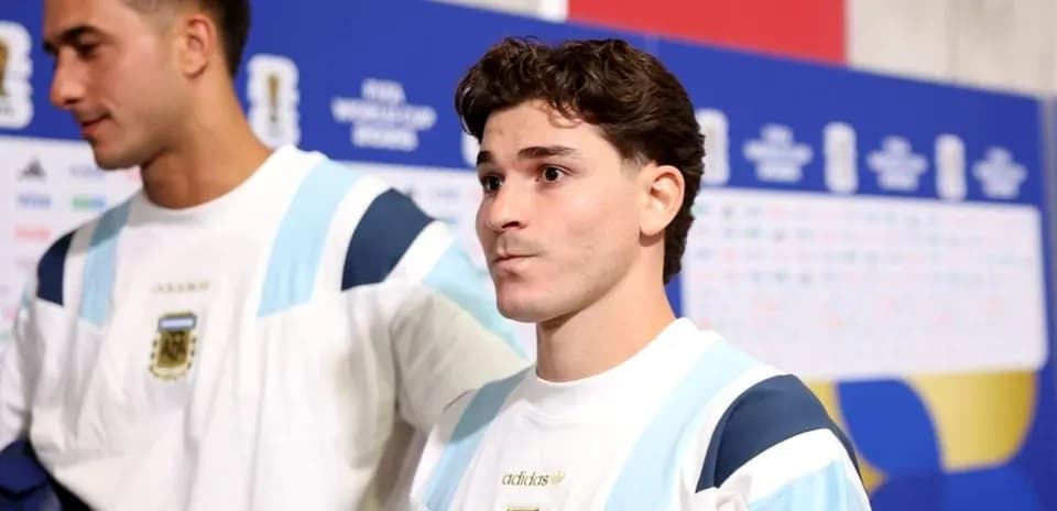 Jugadores argentinos en zona mixta antes del partido