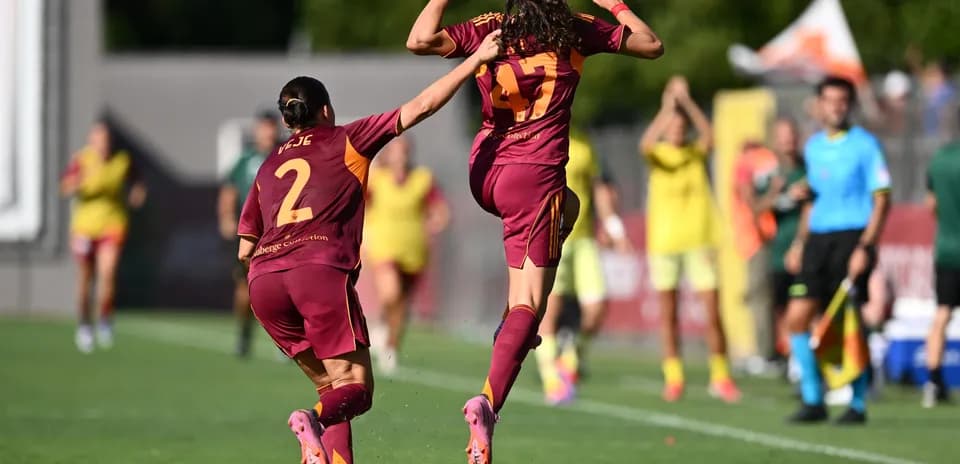 Jugadoras de Roma W celebrando un gol
