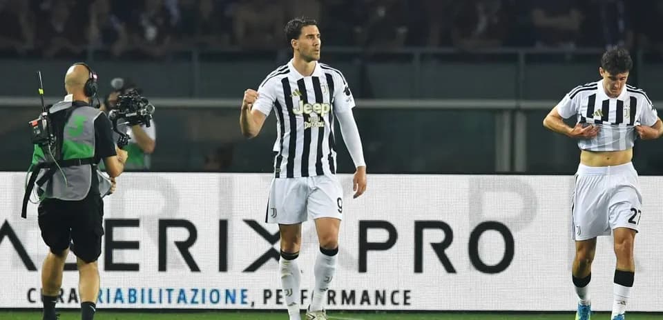 Jugador de Juventus celebra un gol en el partido