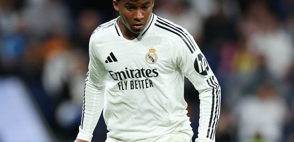 Jugador de Real Madrid en acción durante el partido