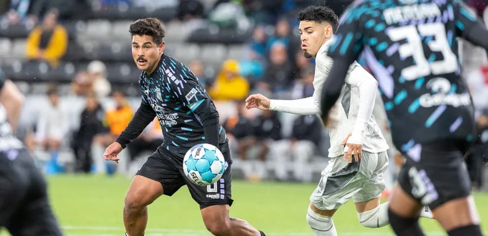 Jugador del Spokane Velocity con el balón