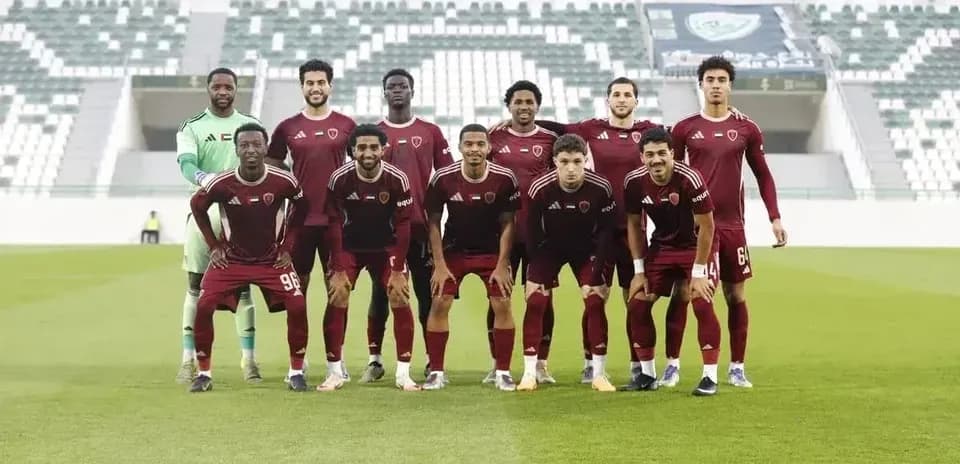 Equipo de Al Wahda U23 posando para la foto