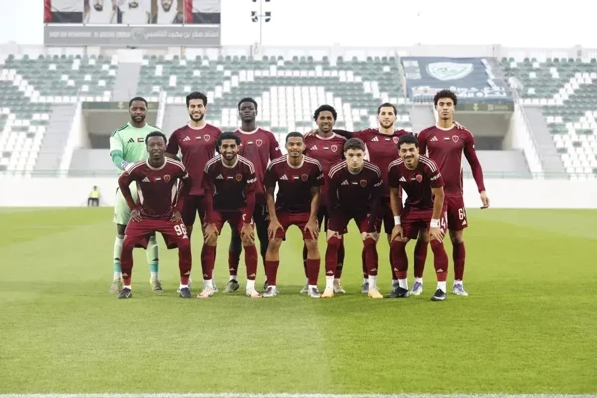 Equipo de Al Wahda U23 posando para la foto
