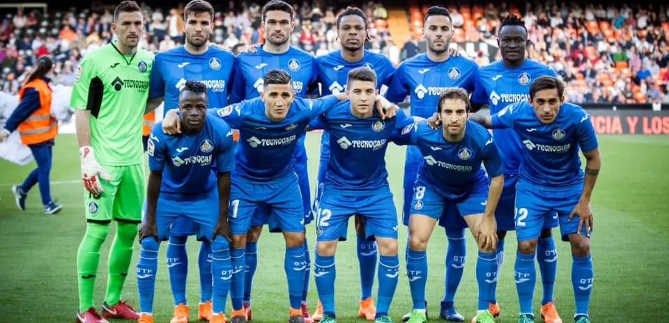 Equipo de Getafe posando para la foto