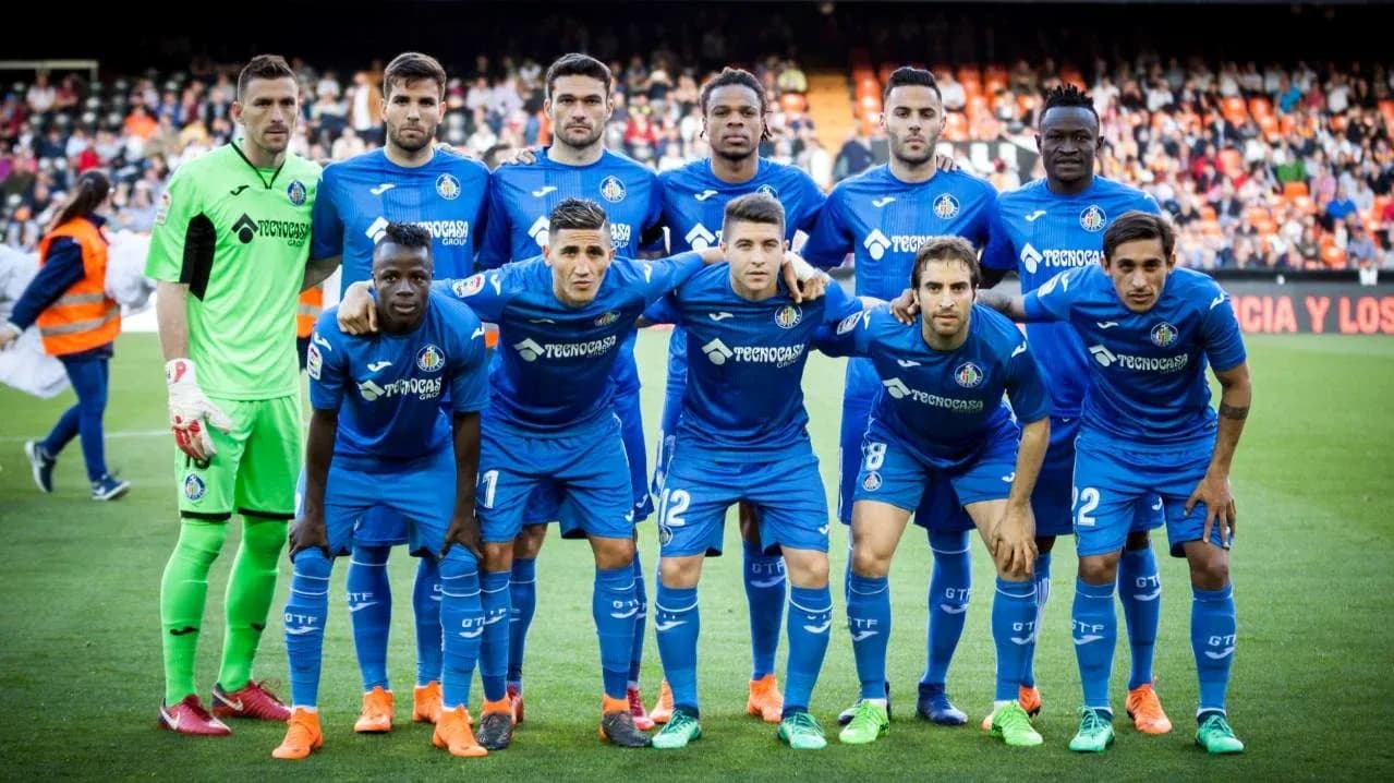 Equipo de Getafe posando para la foto