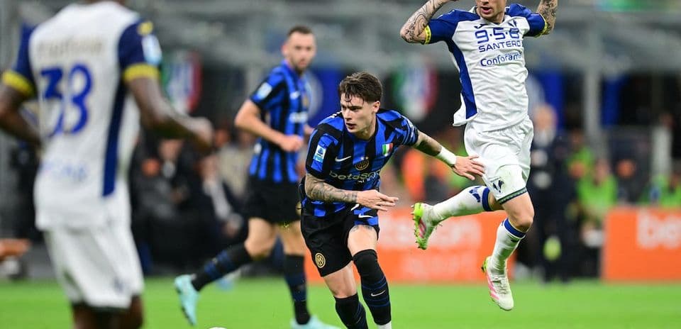Inter luchando contra Hellas Verona en el partido