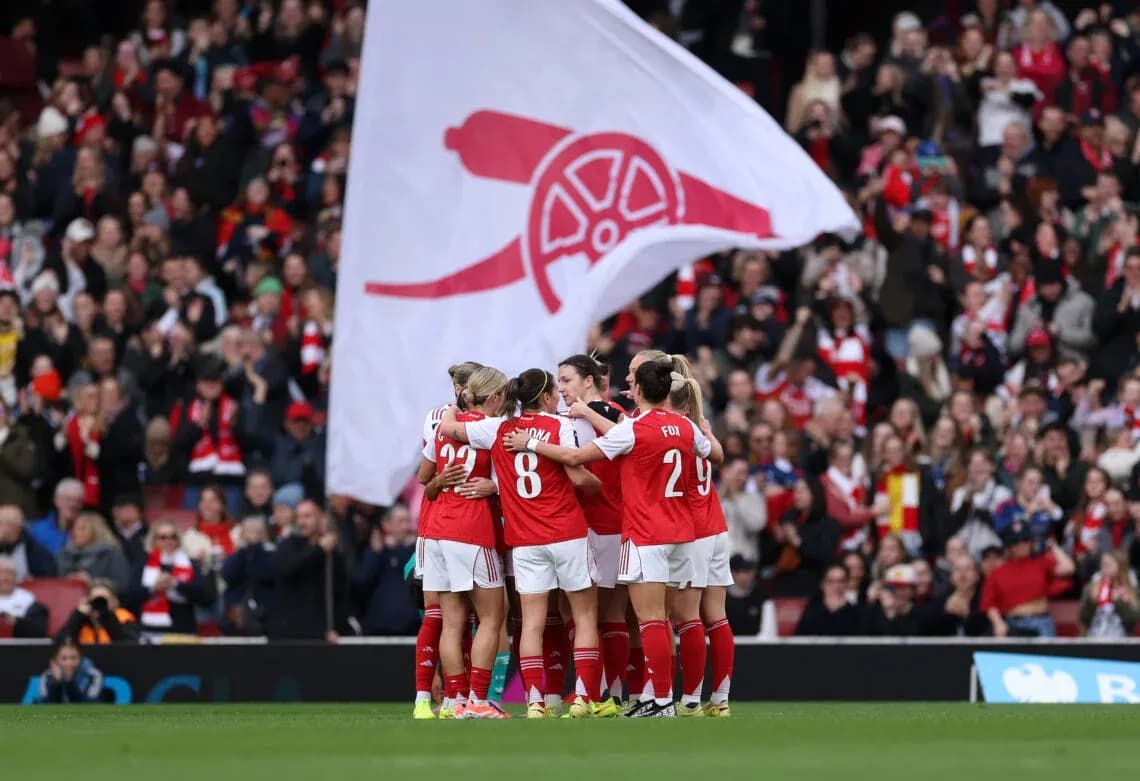 Jugadoras del Arsenal celebrando un gol