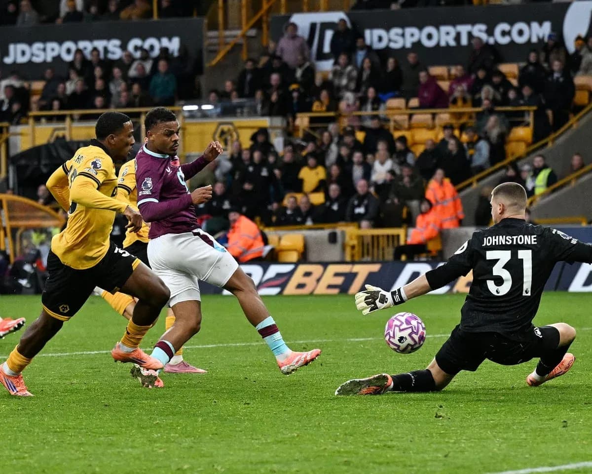 Acción del partido Burnley contra Wolves