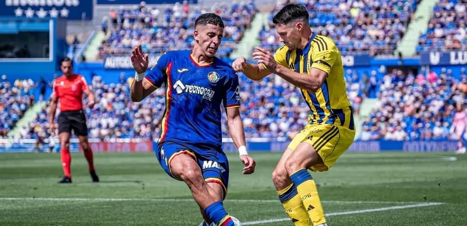 Jugadores de Oviedo y Getafe en acción