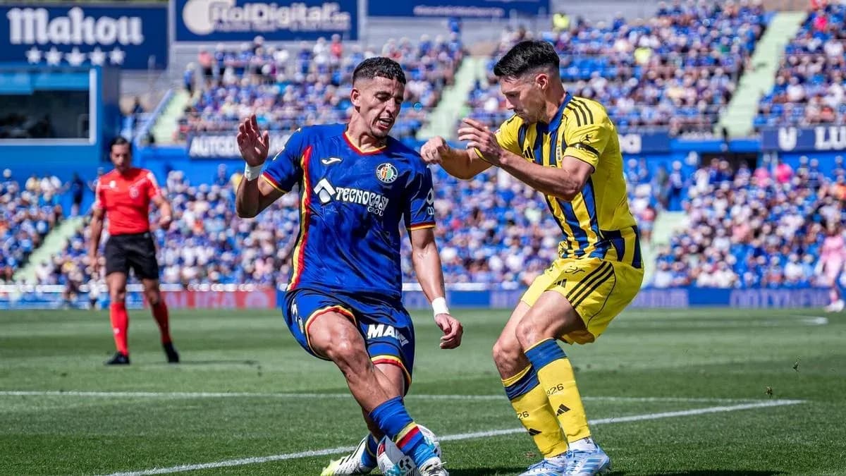 Jugadores de Oviedo y Getafe en acción