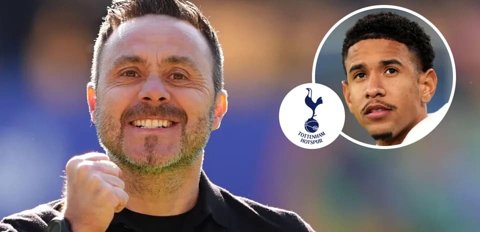 Entrenador sonriente con logo de Tottenham Hotspur