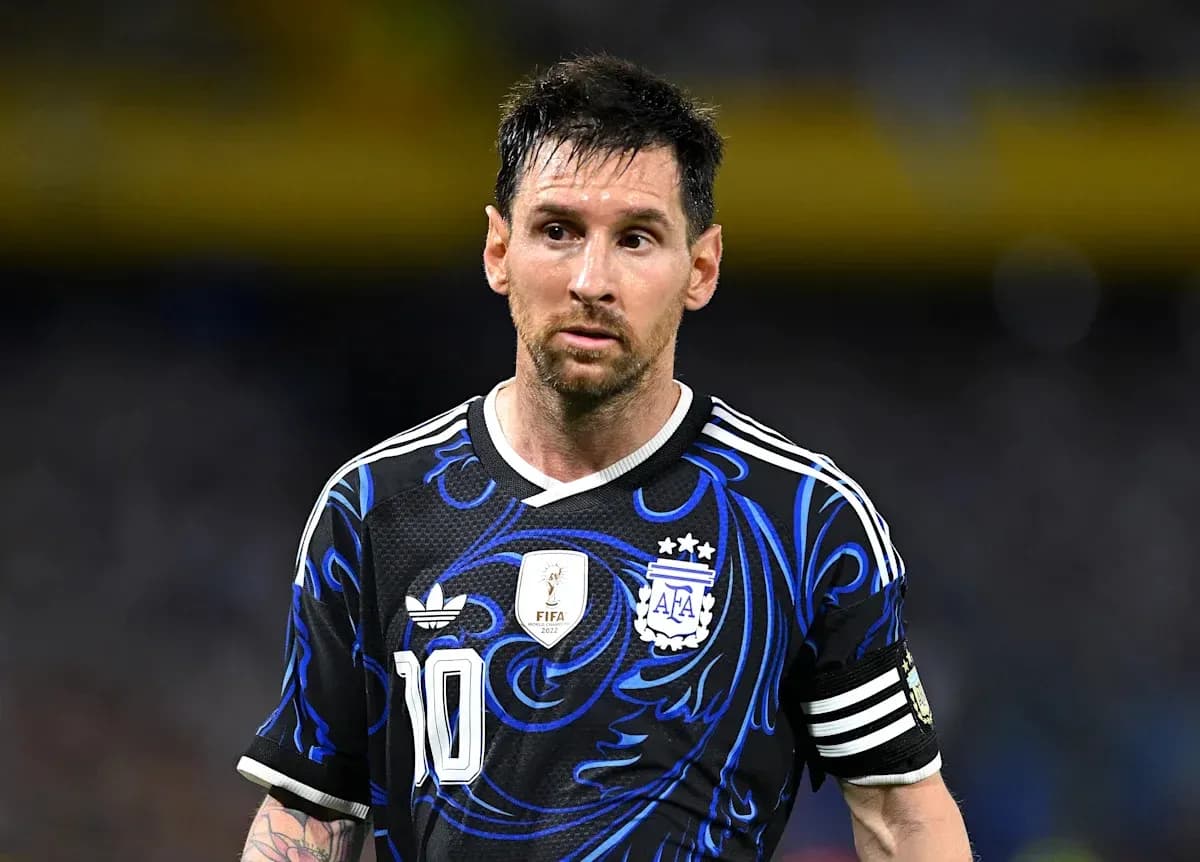 Lionel Messi con camiseta de Argentina durante partido