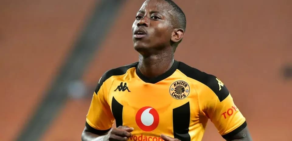 Jugador de Kaizer Chiefs durante un partido de fútbol