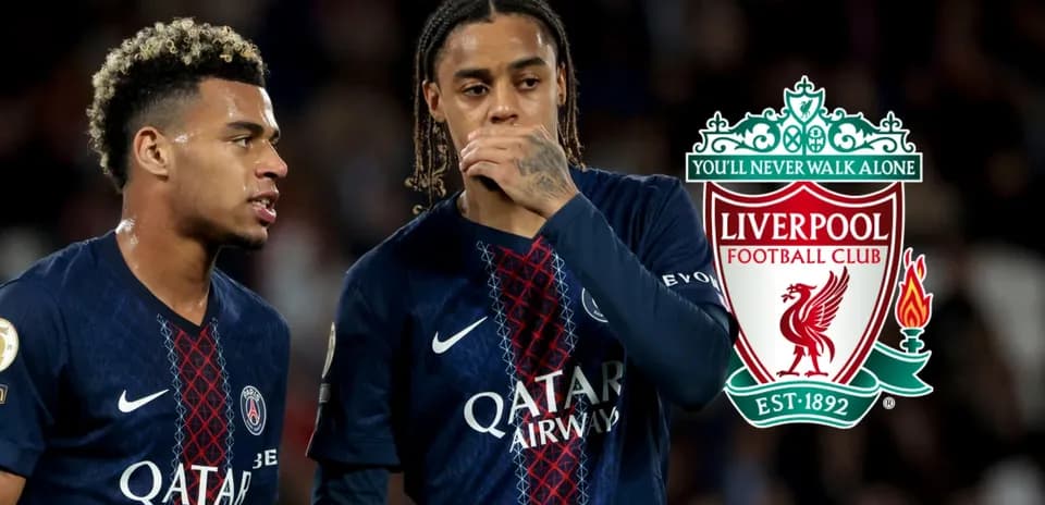 Dos jugadores de PSG en el campo durante el partido