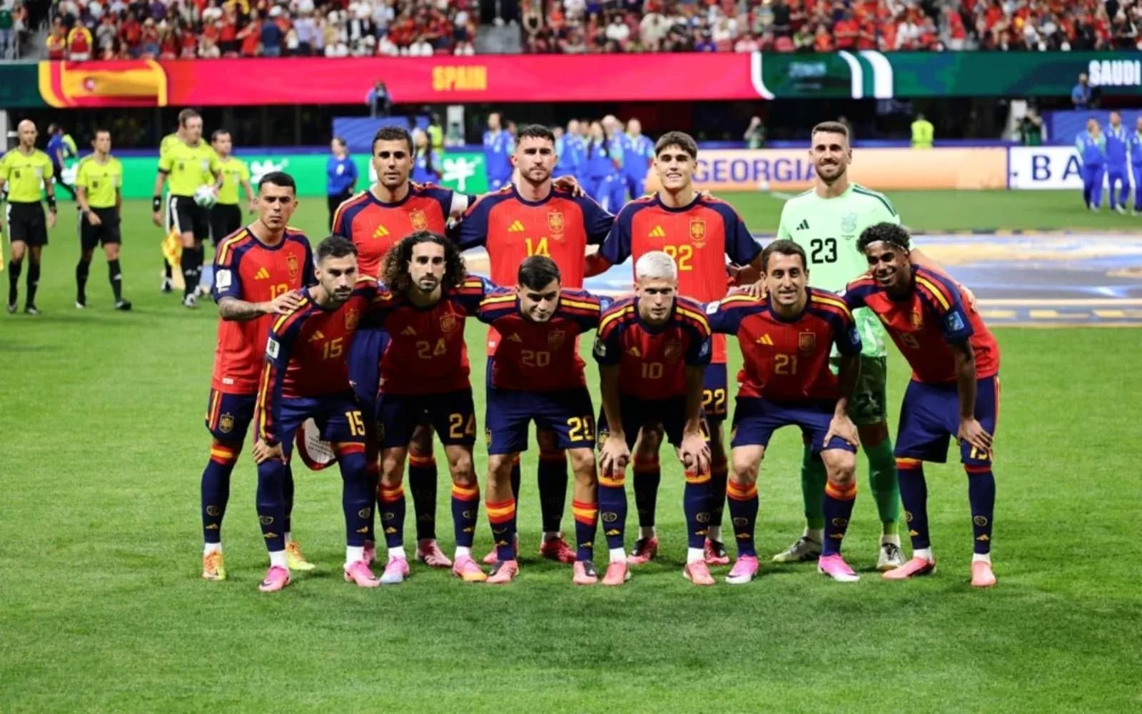 Equipo de España posando para la foto oficial
