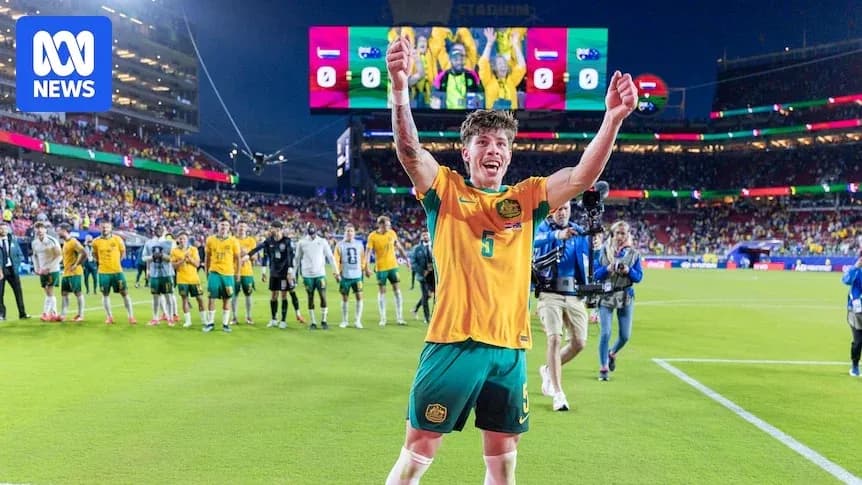 Jugador australiano celebrando con el equipo tras partido