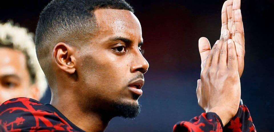 Jugador aplaudiendo durante el calentamiento previo