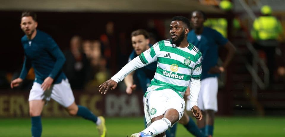 Jugador de Celtic en acción durante partido