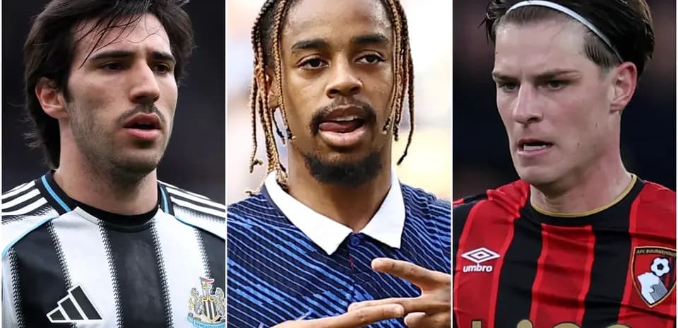 Tres jugadores de fútbol en diferentes camisetas de clubes