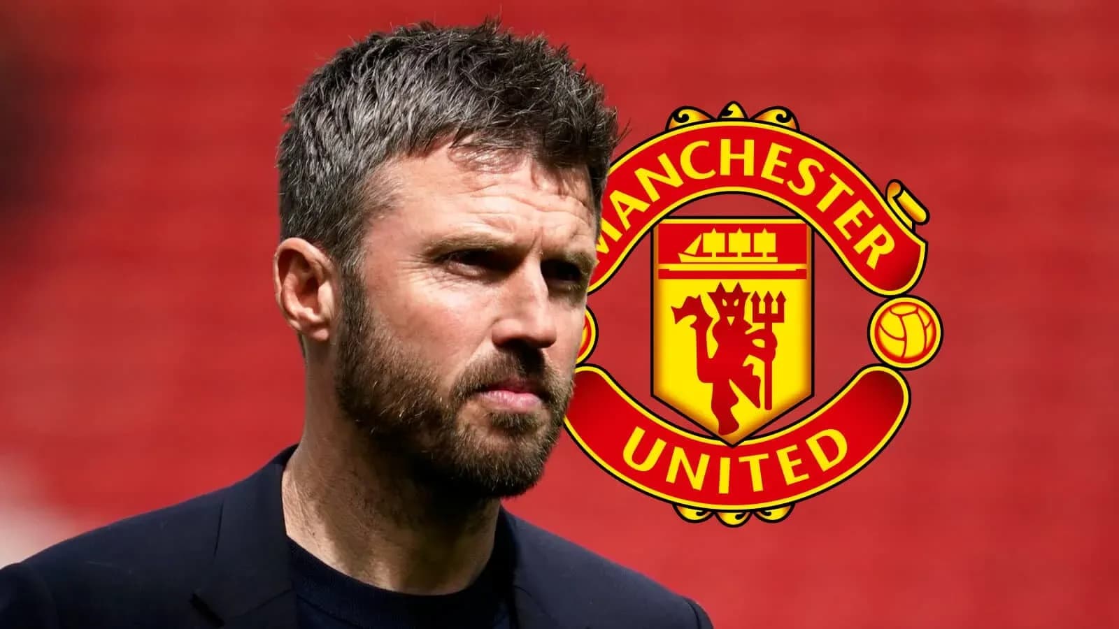 Entrenador frente al logo de Manchester United