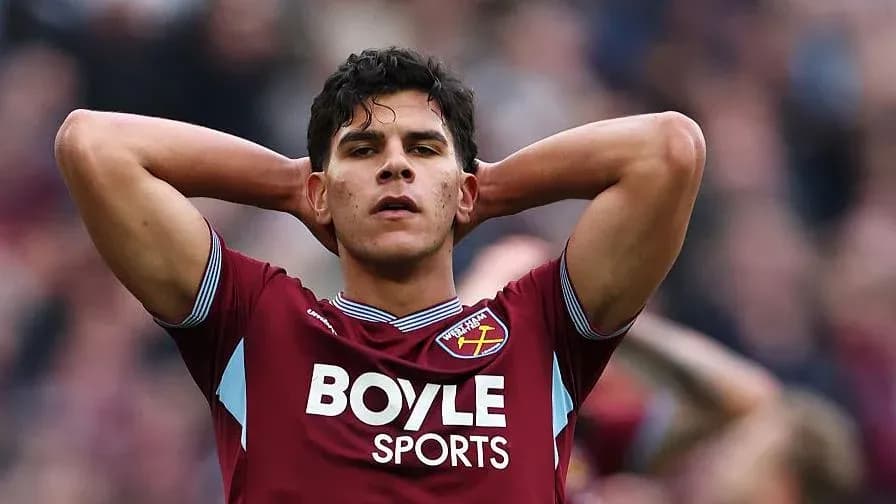 Jugador de West Ham con gesto de frustración