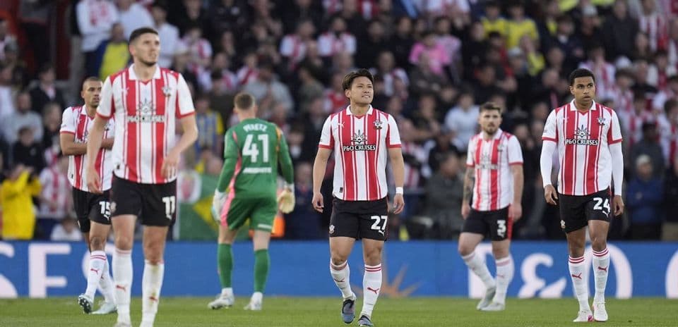 Jugadores del Southampton en el campo tras jugada