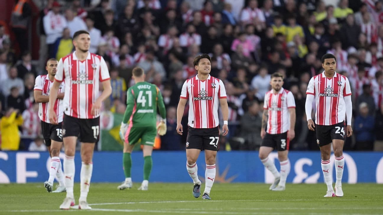 Jugadores del Southampton en el campo tras jugada