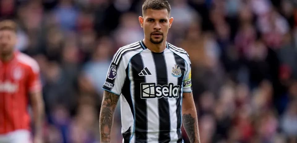 Jugador de Newcastle en el campo durante el partido