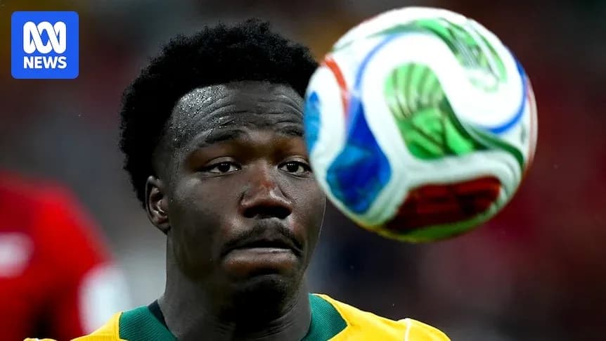 Jugador observando un balón durante el partido