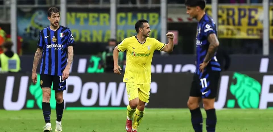 Jugadores de Lazio e Inter en el partido