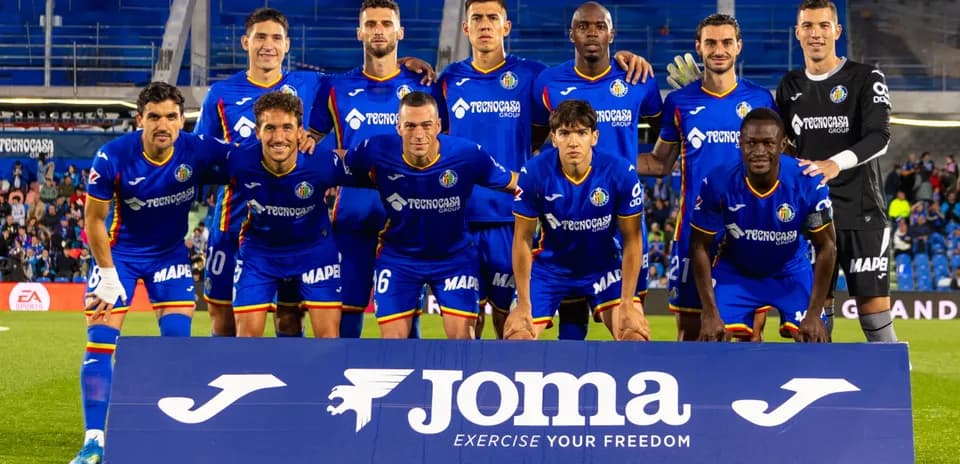 Equipo de Getafe posando para la foto