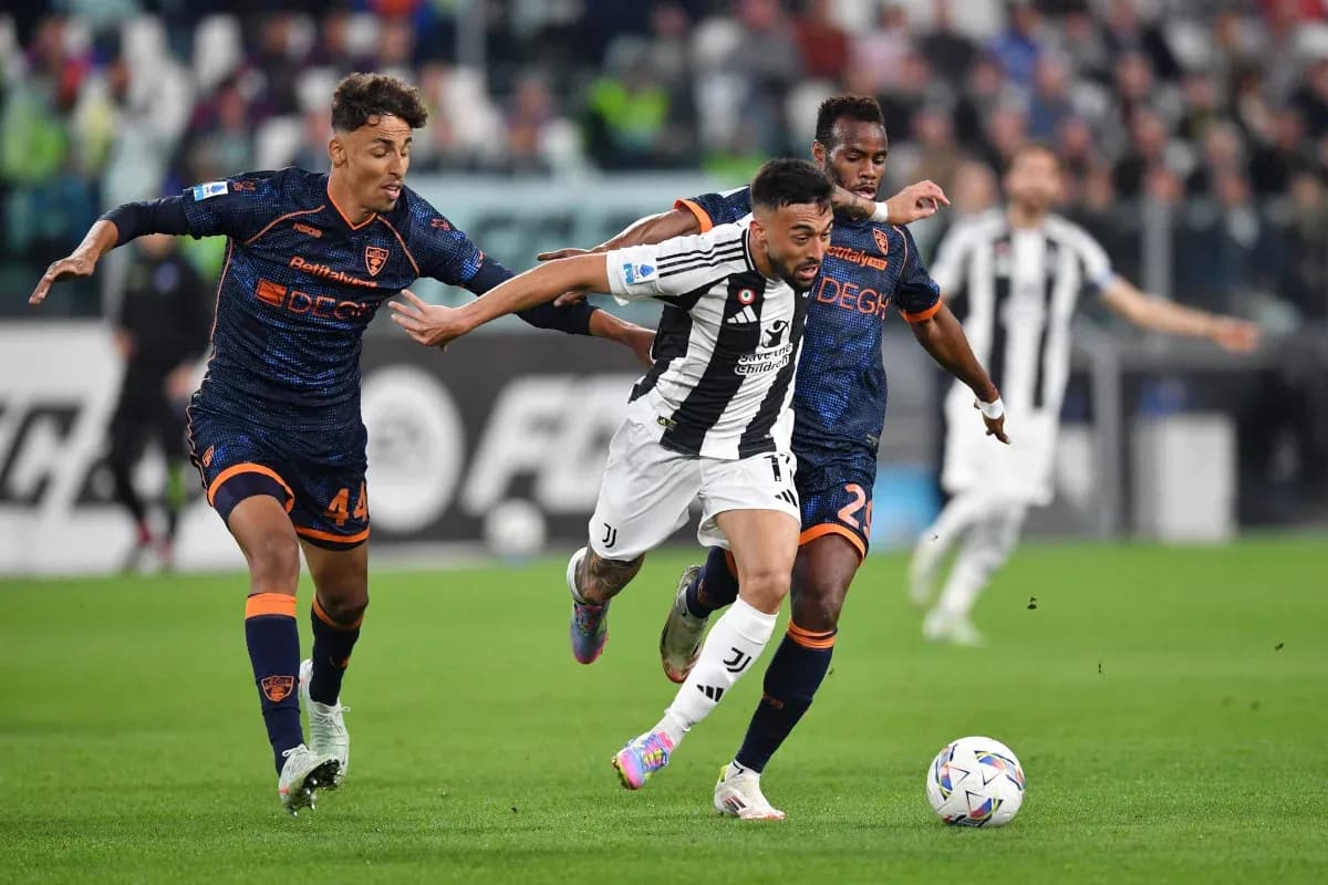 Jugadores de Lecce y Juventus en acción