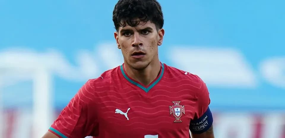 Jugador de Portugal en uniforme durante el partido