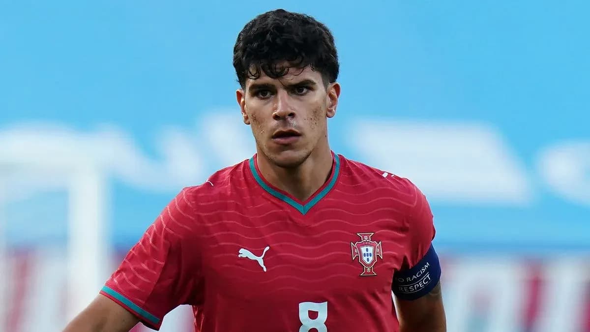 Jugador de Portugal en uniforme durante el partido