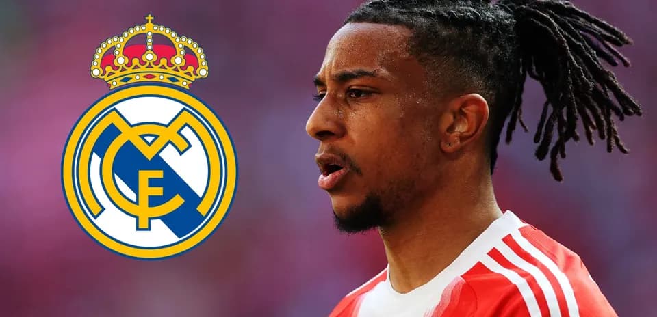 Jugador de fútbol con uniforme y logo del Real Madrid