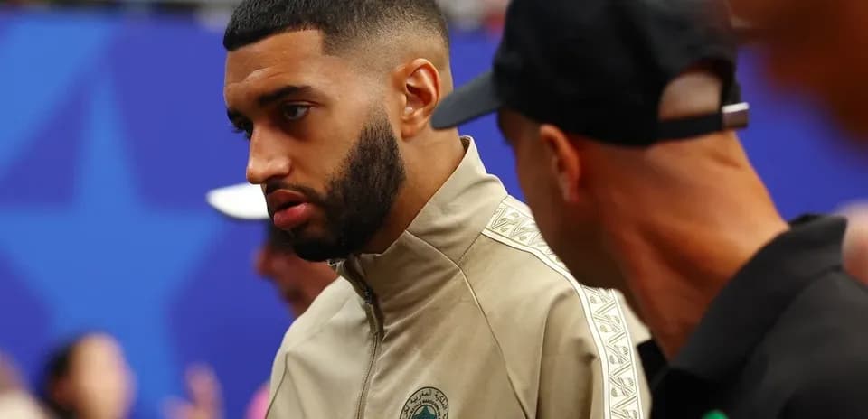 Jugador en el vestuario antes del partido