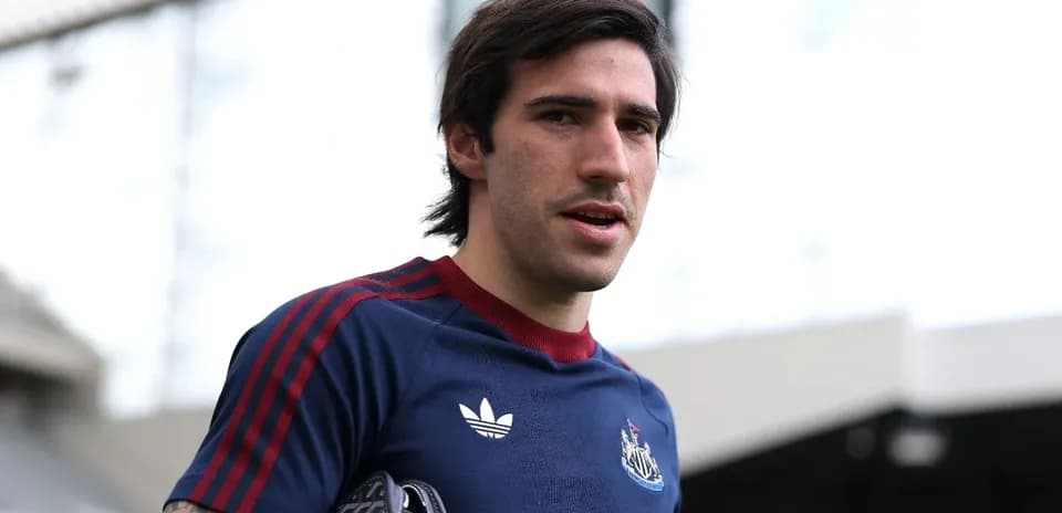 Jugador de Newcastle en campo de entrenamiento