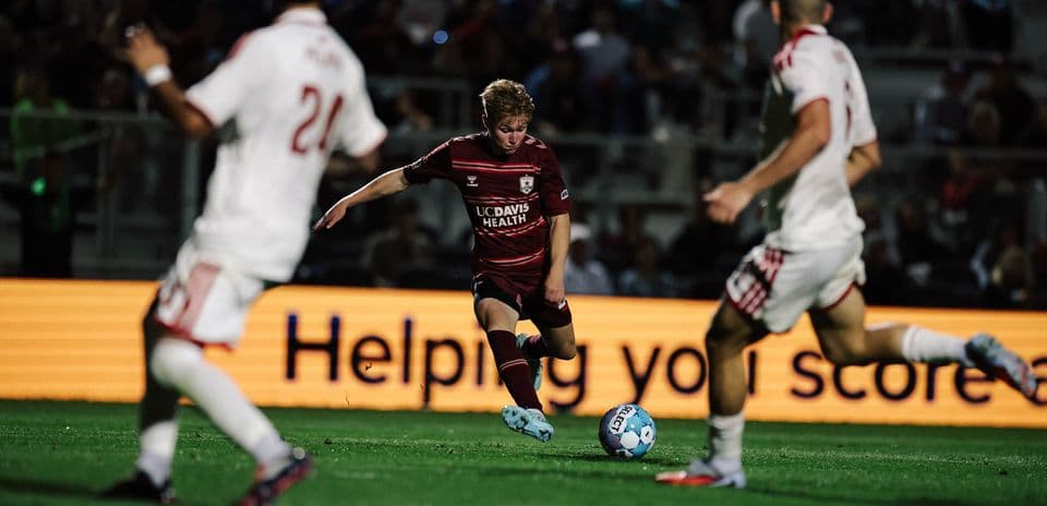 Jugador de Sacramento Republic en acción durante el partido